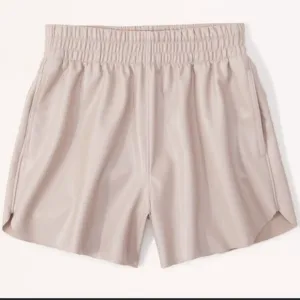 Abercrombie &amp; fitch vegan leather dolphin hem shorts cream size medium nwot