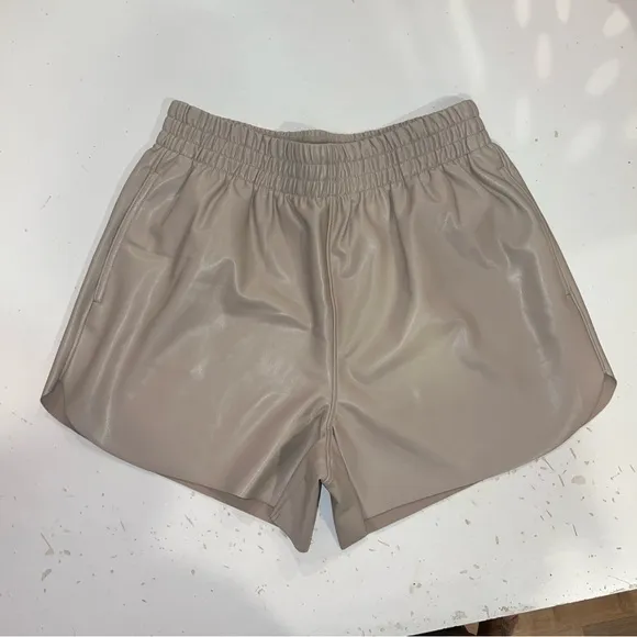 Abercrombie &amp; fitch vegan leather dolphin hem shorts cream size medium nwot
