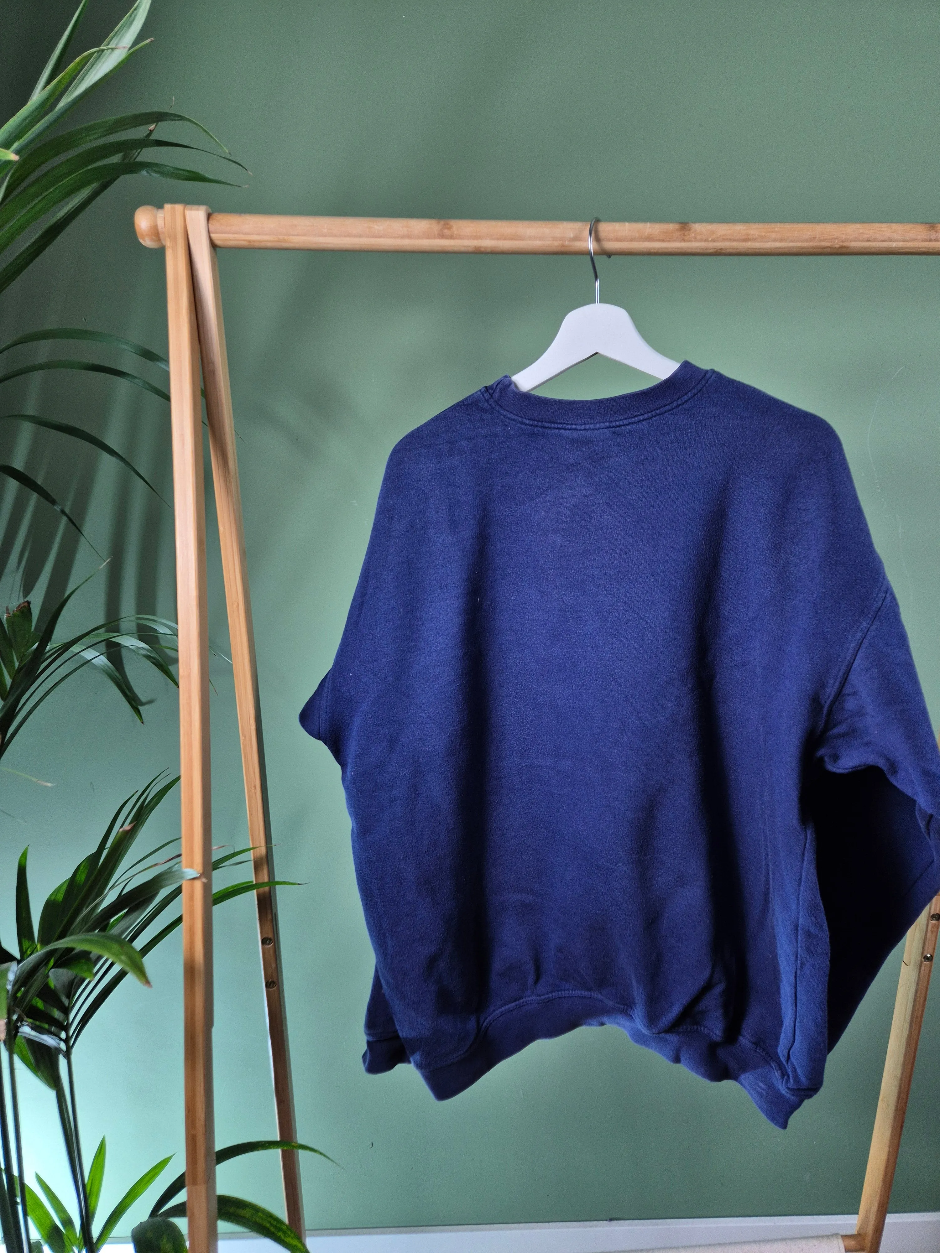 Adidas 90s chest logo sweater maat L