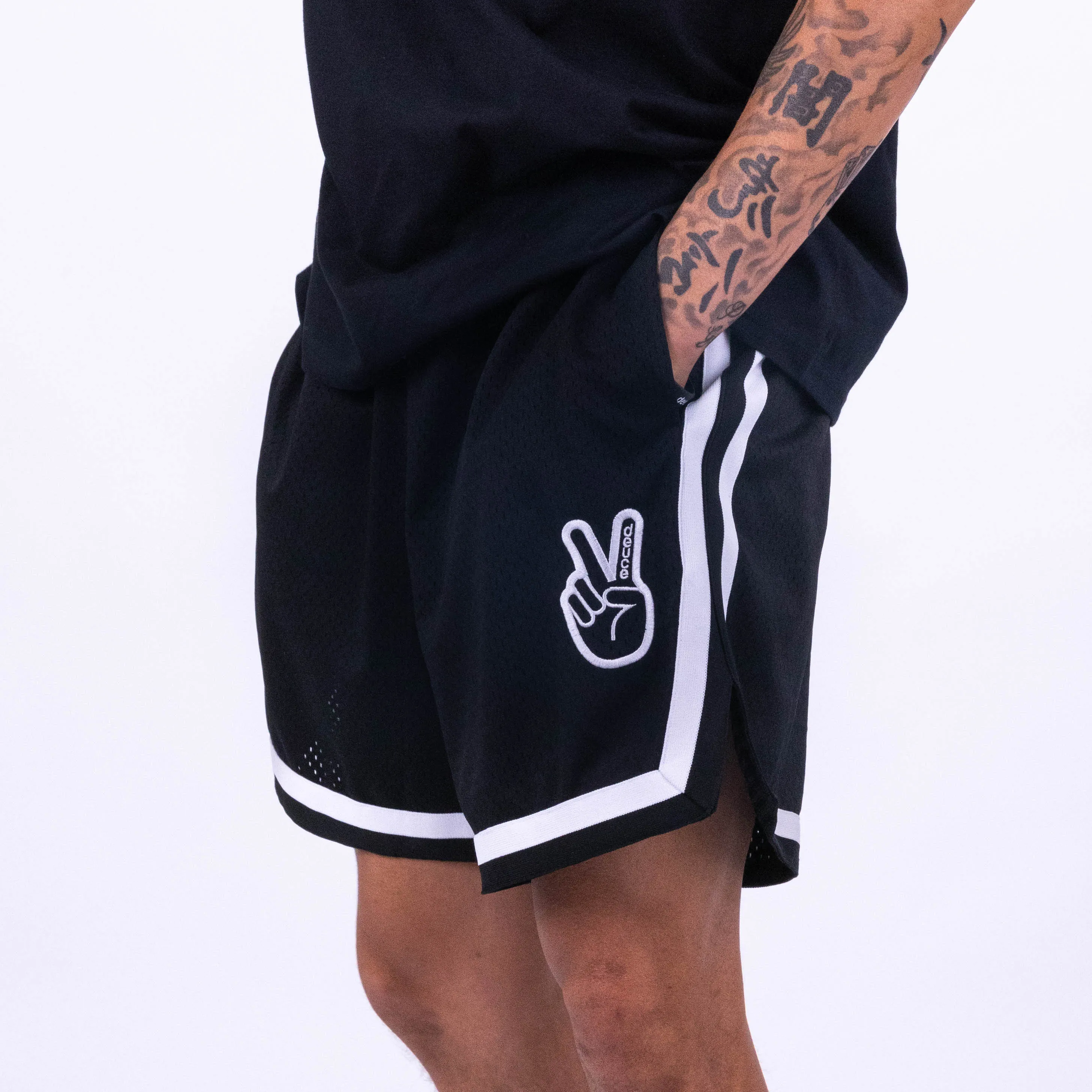 DEUCE VIBE SHORTS 2.0 | Black / White