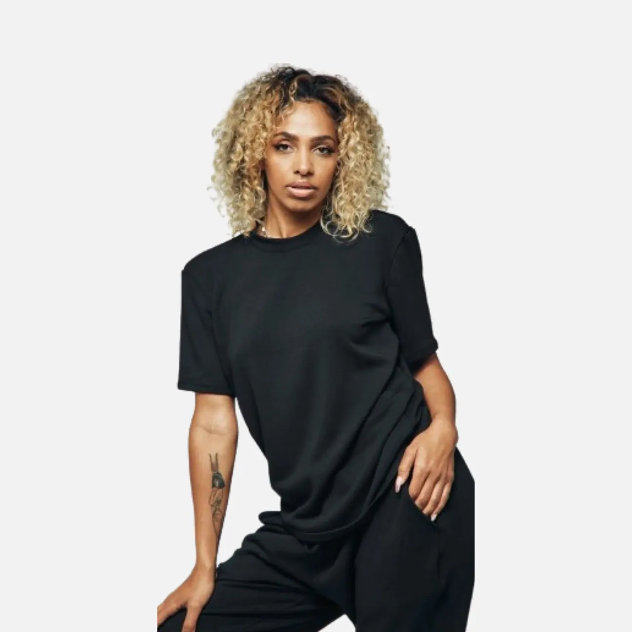 HUG ME TEE Black
