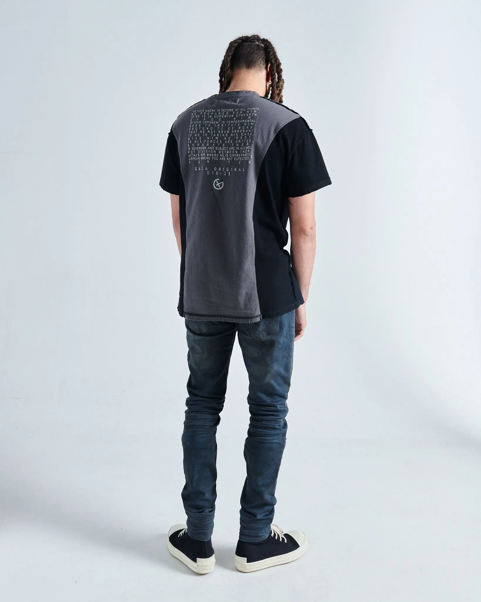 JUXTA TEE (CHARCOAL/BLACK)