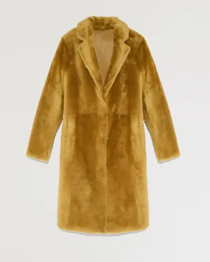 Lambskin coat with tailored collar