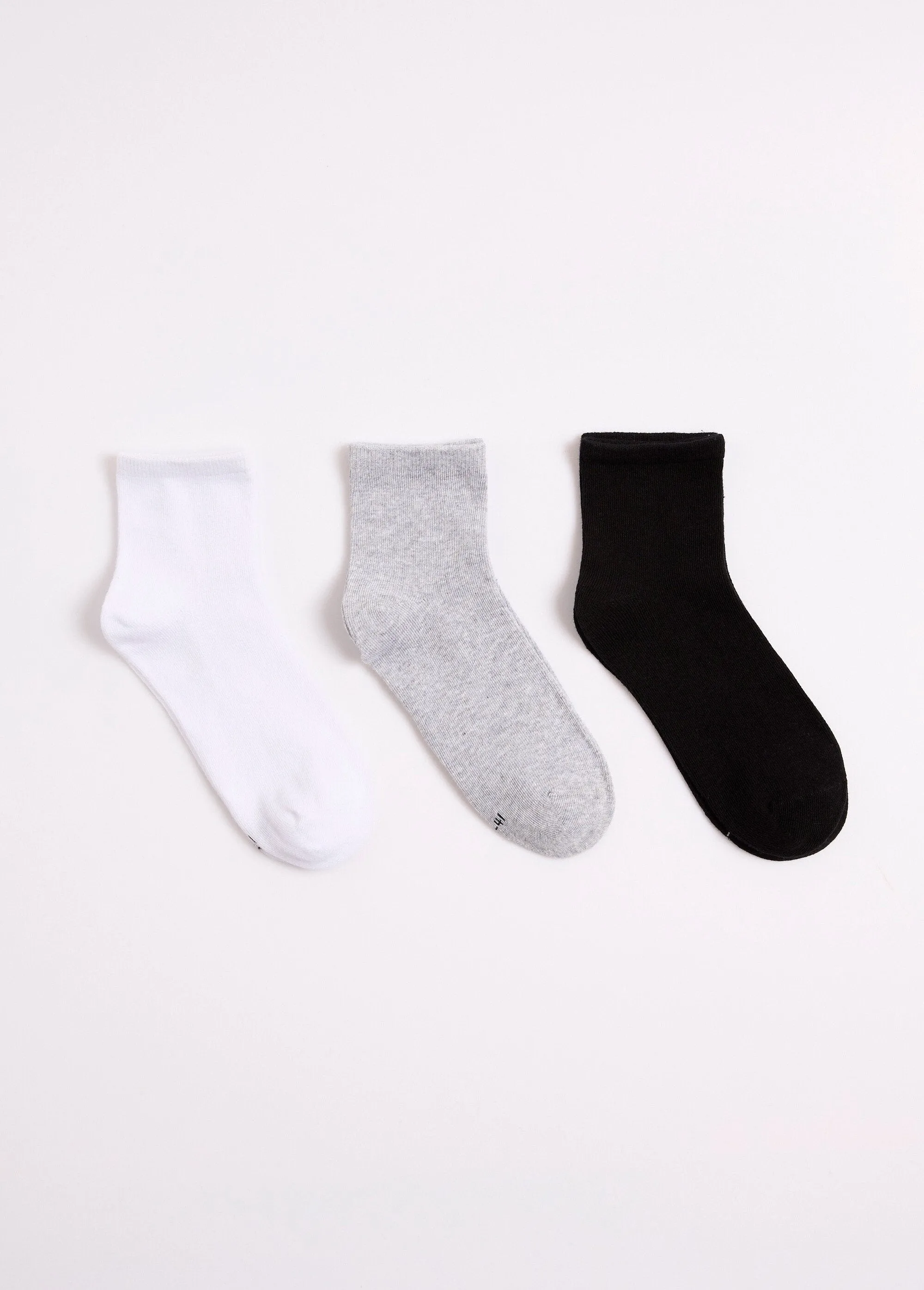 Low socks made from cotton majority