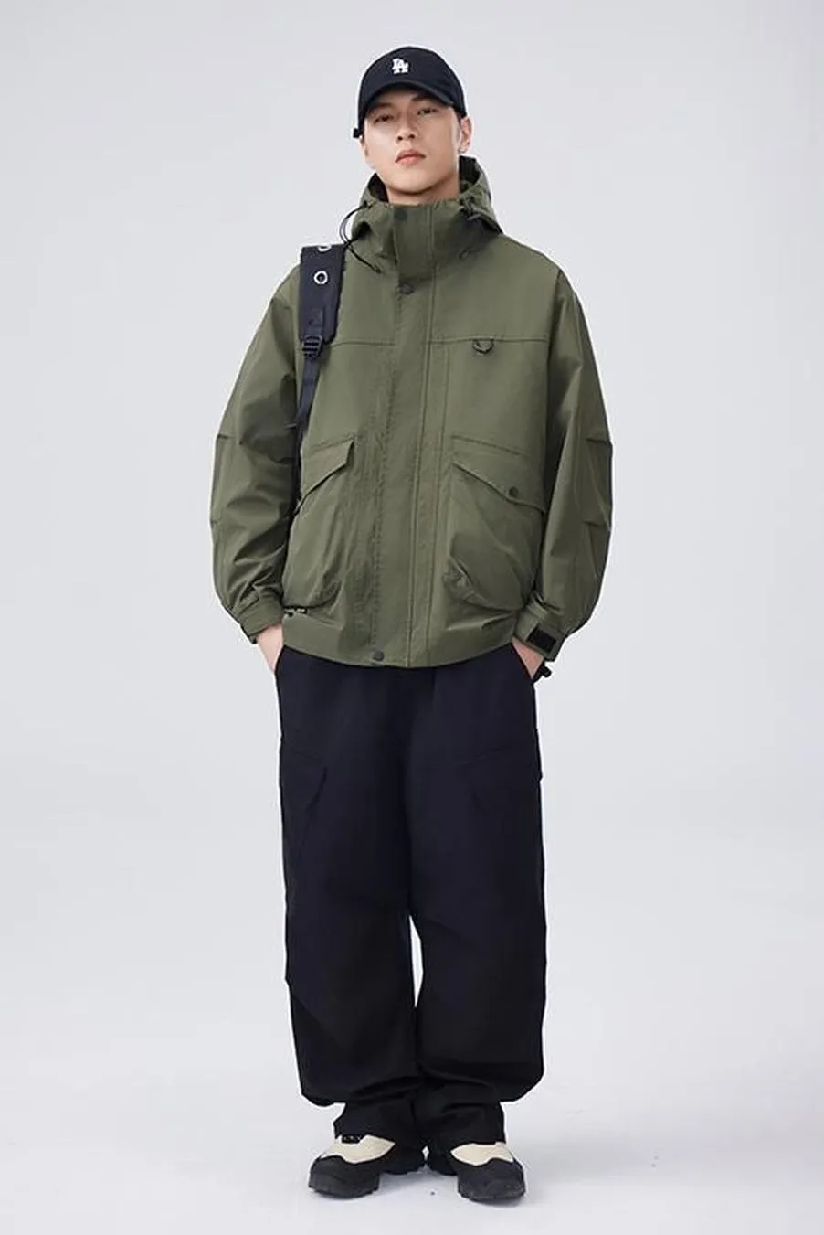 Men's Windproof Raincoat with Flap Pockets and Easy-to-Clean Fabric