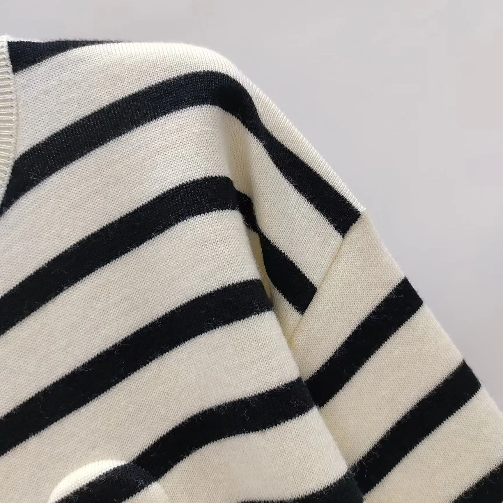 New striped contrast knitted long sleeve