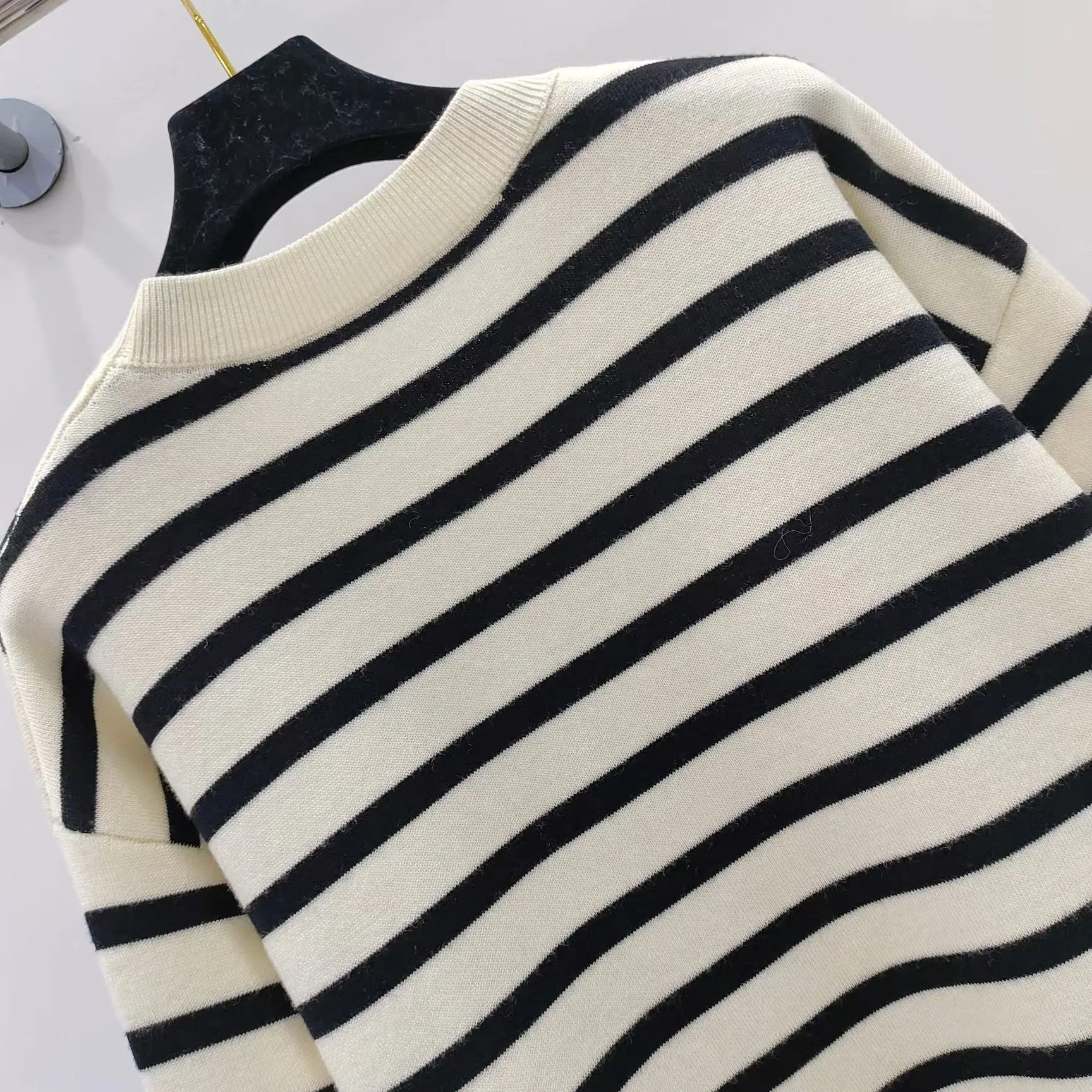 New striped contrast knitted long sleeve