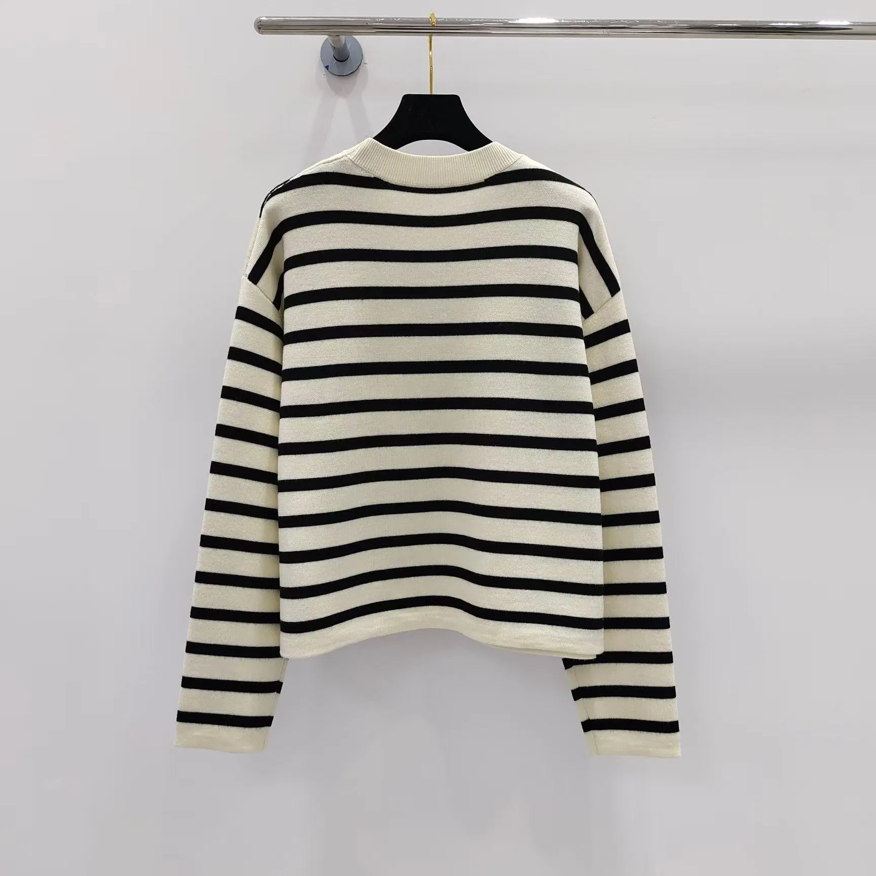 New striped contrast knitted long sleeve