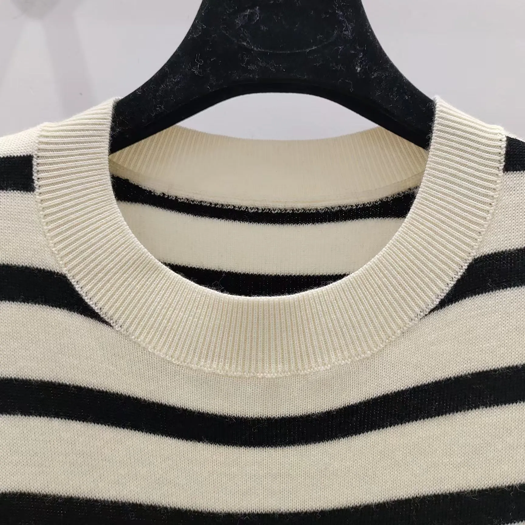 New striped contrast knitted long sleeve