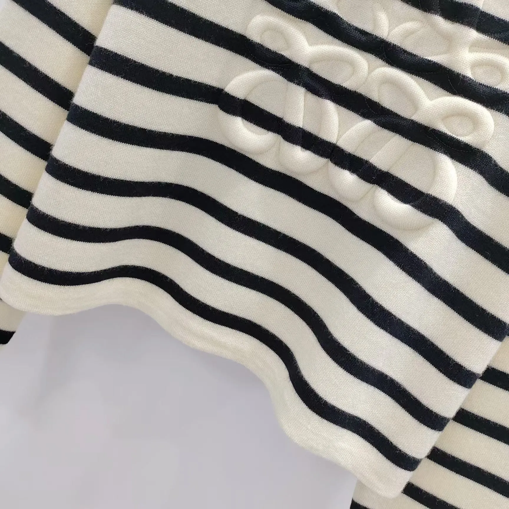 New striped contrast knitted long sleeve