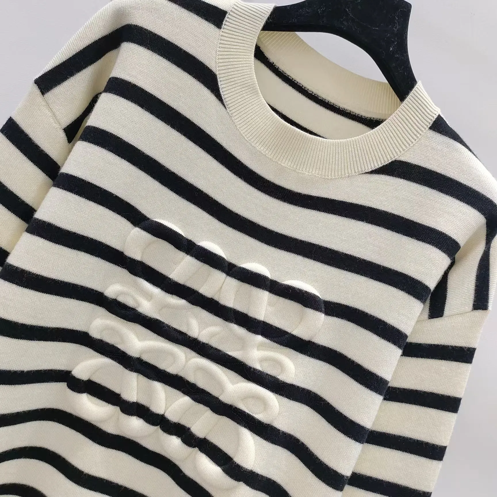 New striped contrast knitted long sleeve