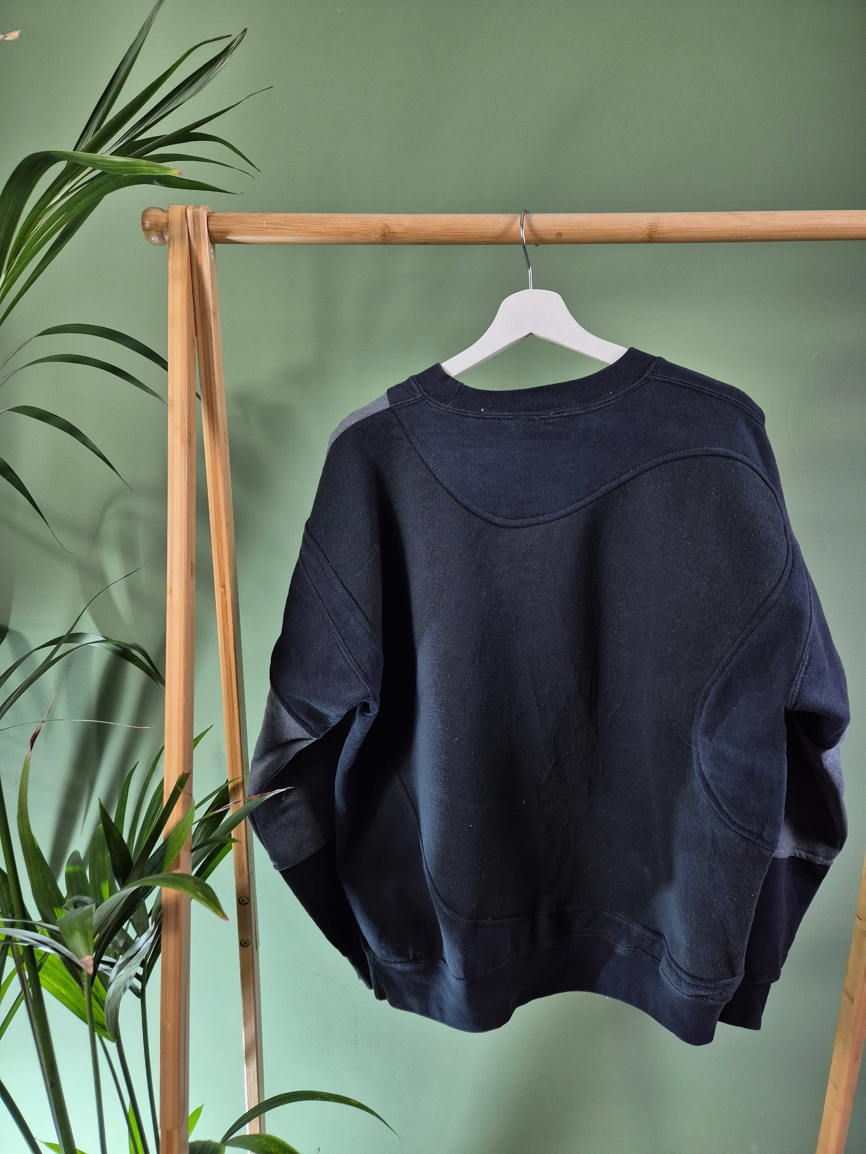 Nike 90s spell out rework sweater maat L