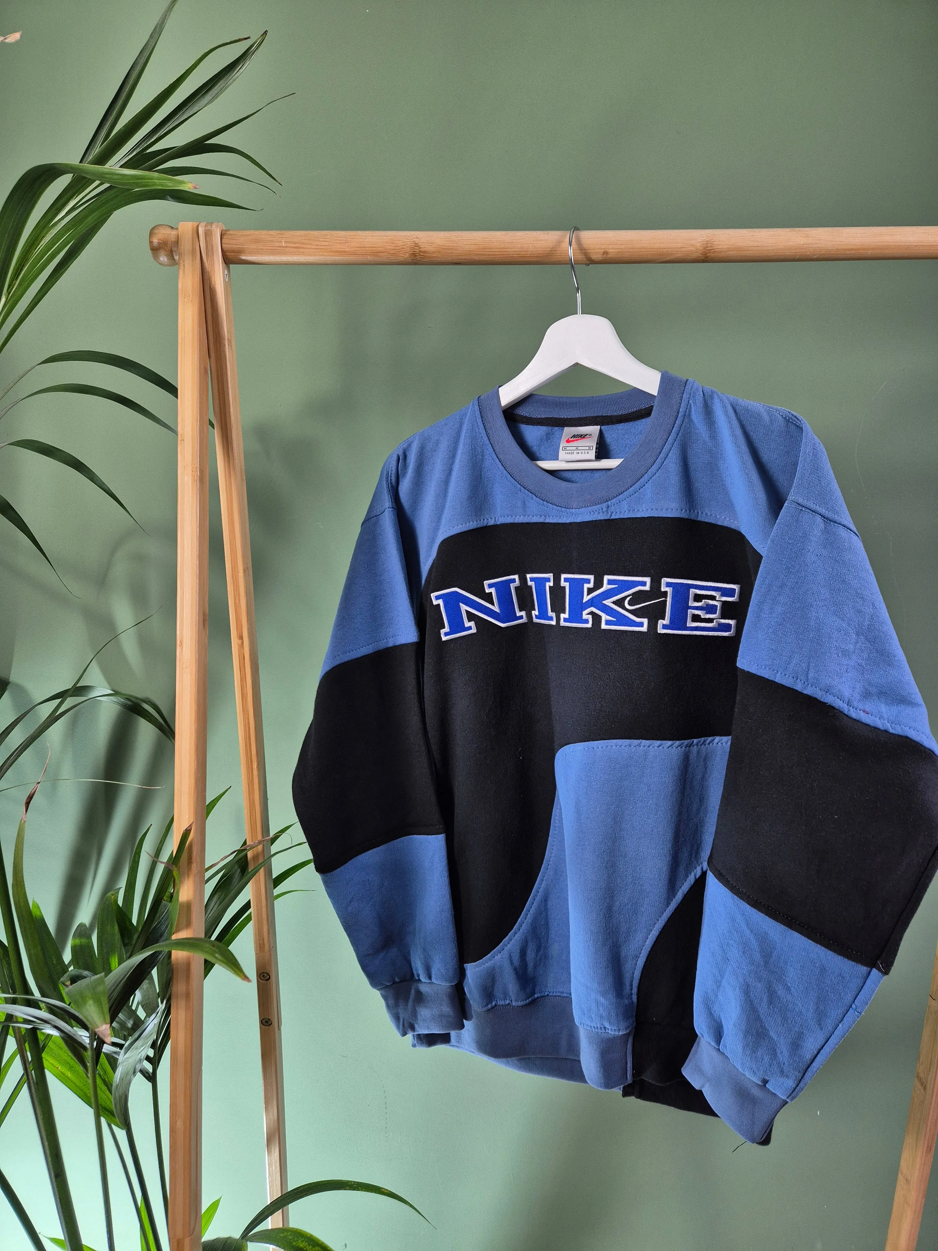 Nike 90s spell out rework sweater maat M