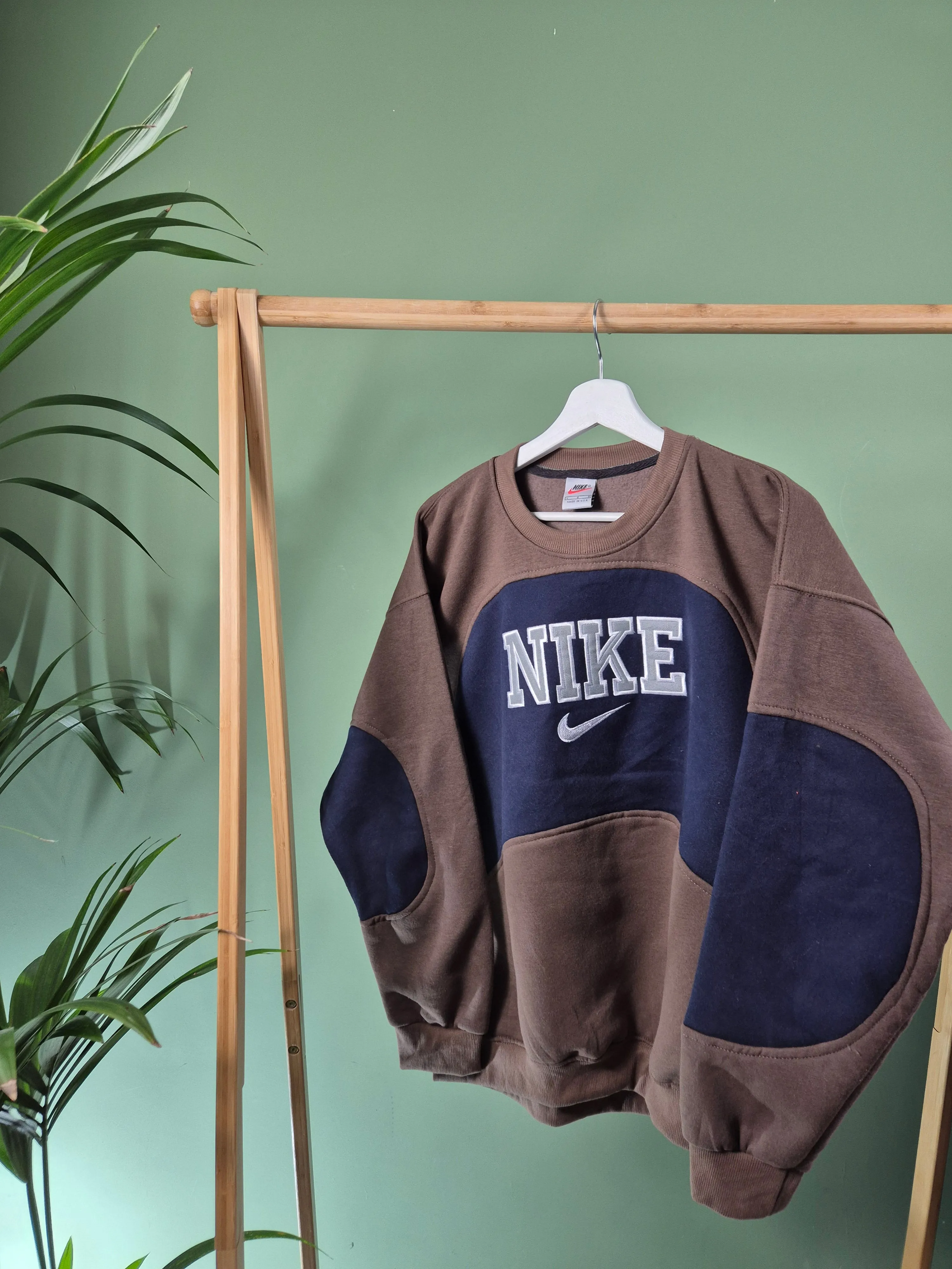 Nike 90s spell out reworked sweater maat M