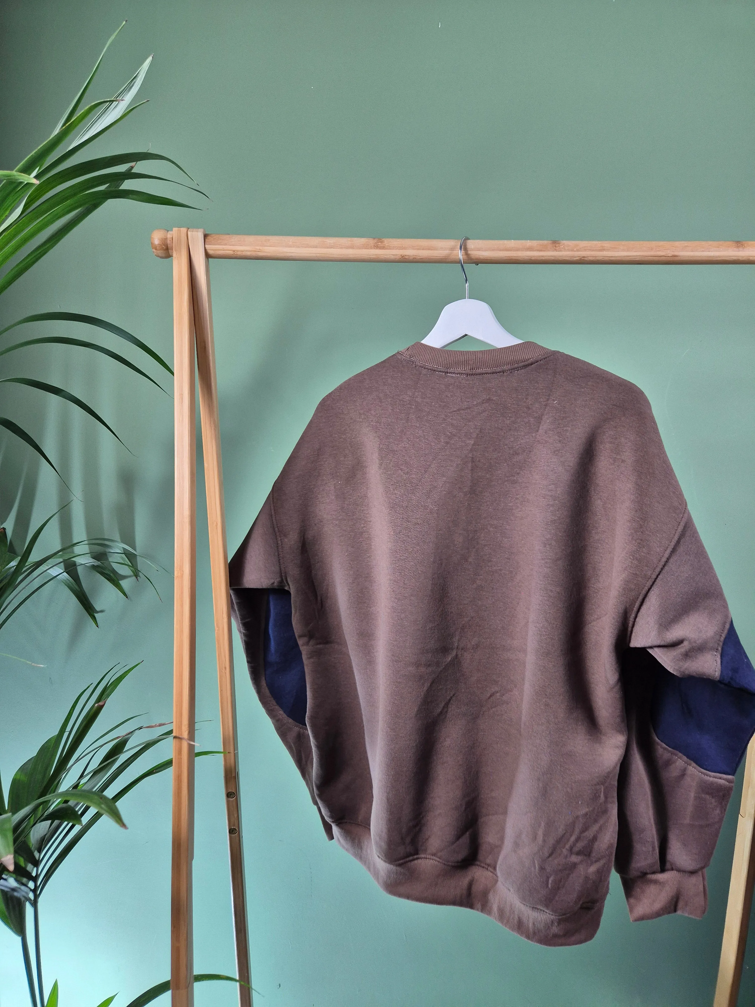 Nike 90s spell out reworked sweater maat M