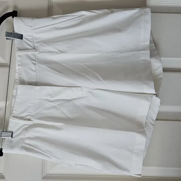 Nike ,NWT,Women's Dri-FIT Victory 5'' Golf Shorts,White,Medium