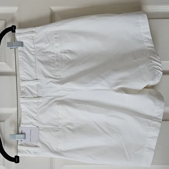Nike ,NWT,Women's Dri-FIT Victory 5'' Golf Shorts,White,Medium