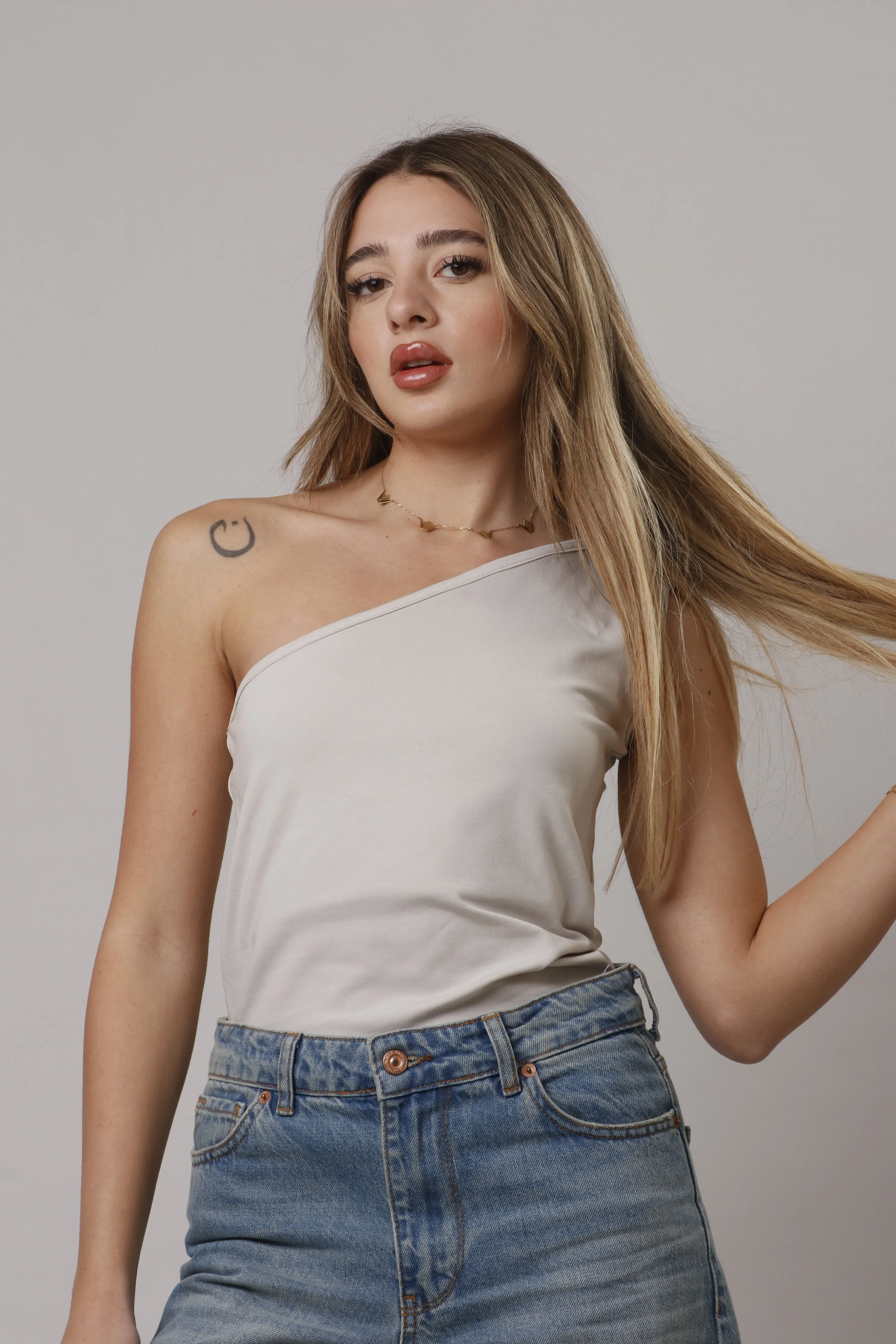 One shoulder top