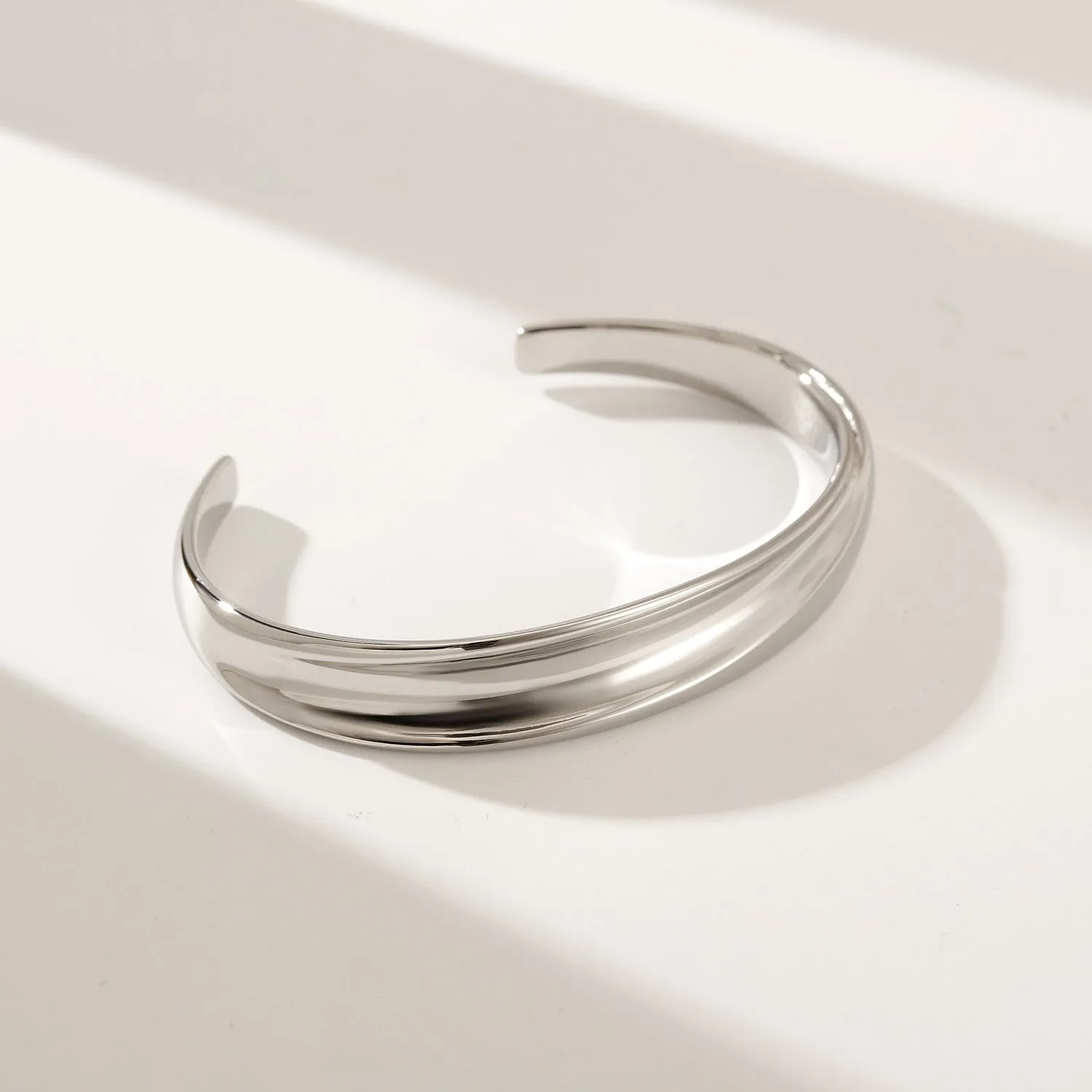 Silver Large C Smooth Bracelet-NSB1878STWG