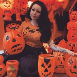 SPOOKY NIGHT SWEATER *MUSTARD