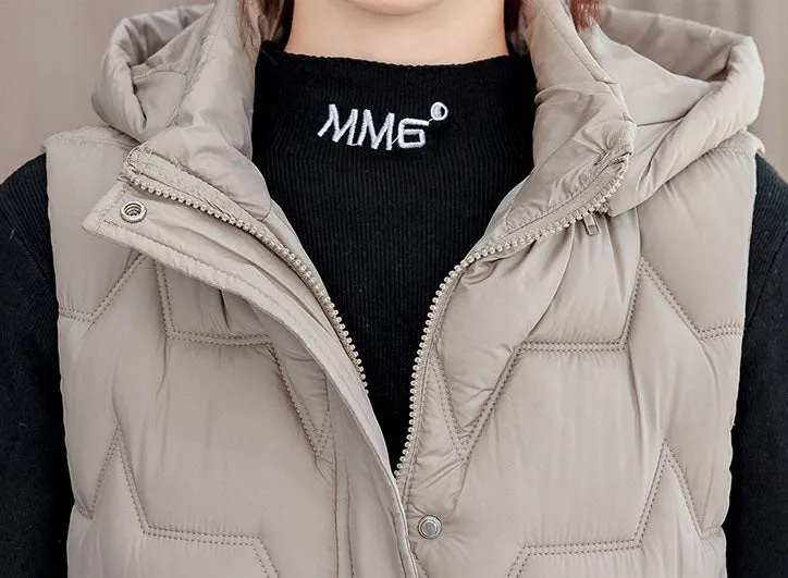 Stay Warm with Our Relaxed-Fit Hooded Quilted Puffer Vest