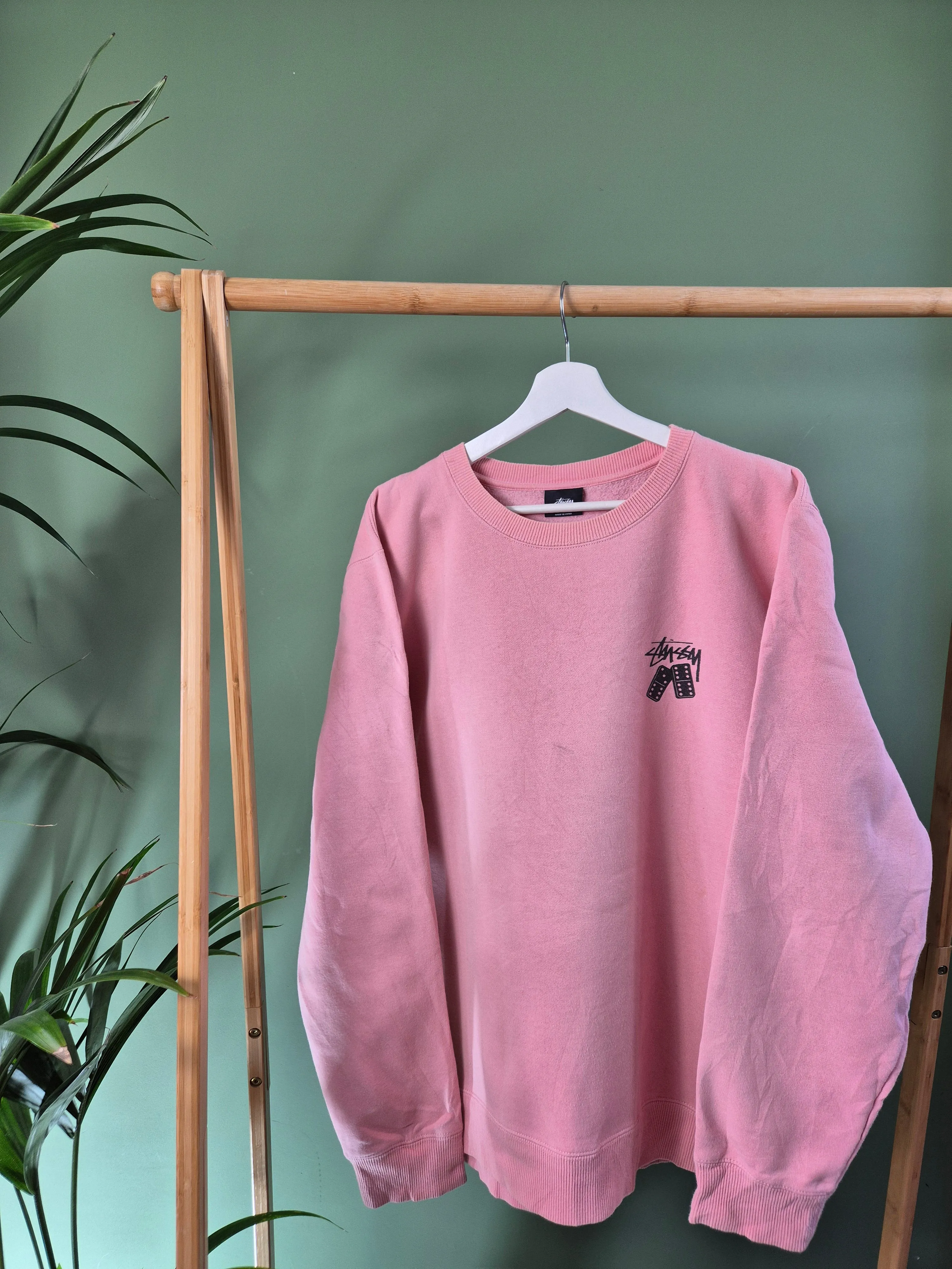 Stussy back print sweater maat L