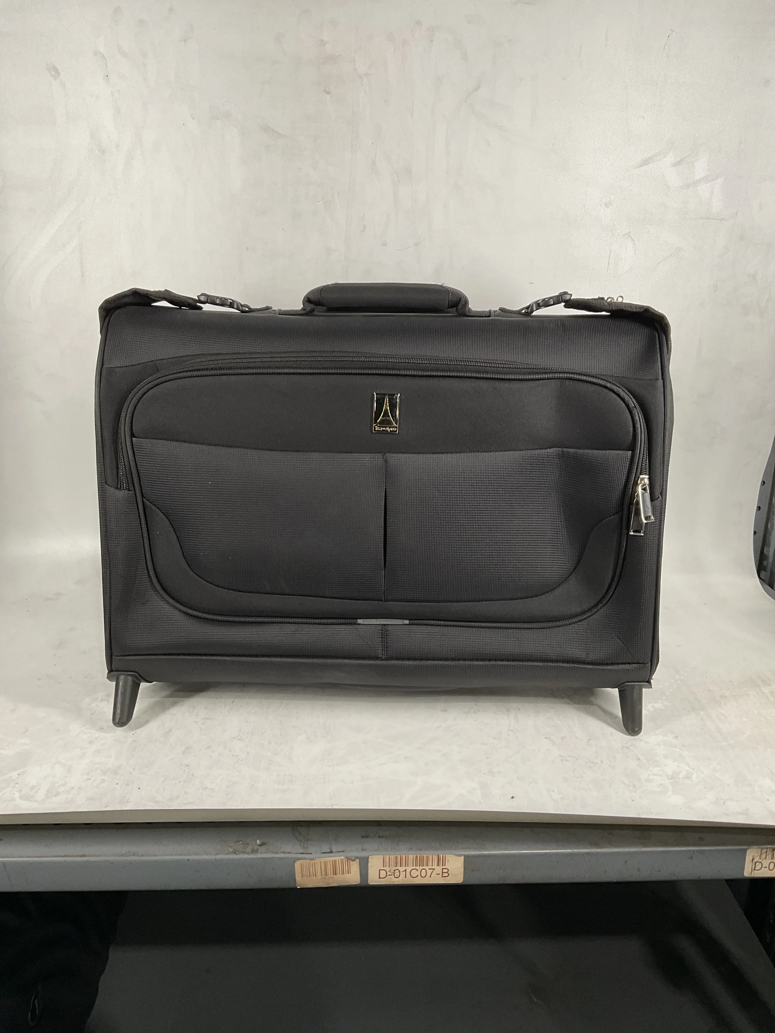Travelpro Maxlite 5 Softside Lightweight Carry-On Upright 2 Wheel Rolling Garment Bag, Men and Women Black One Size U11