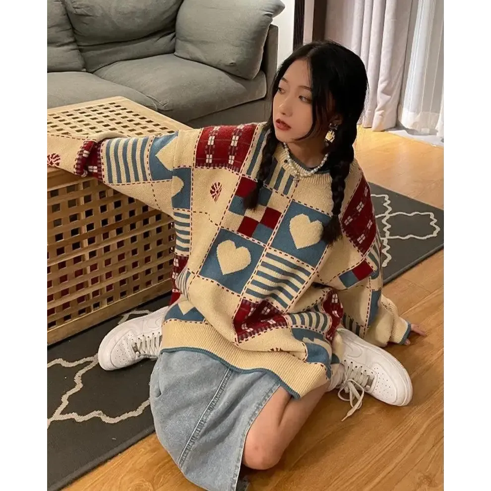 Vintage Y2K Sweater with Heart and Figure Patterns in Crew Neck Style